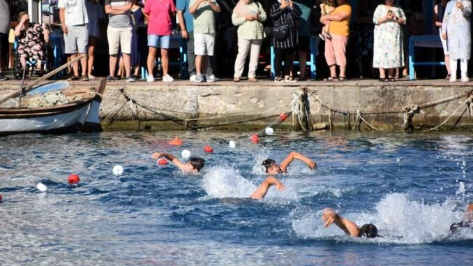 Denizcilik ve Kabotaj Bayramı yağlı kazık yüzme yat yarışmaları Foça 20240702_161927