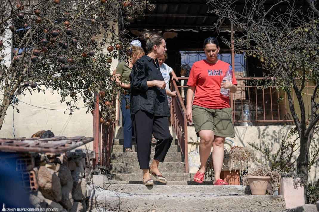 Tugay’ın eşi Öznur Tugay Yamanlar'da başlayan Orman yangınları yerleşim yerlerini