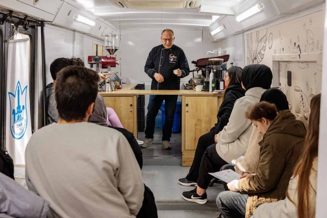 Konak ta Mobil Barista Kursu mezunlarını verdi (11)