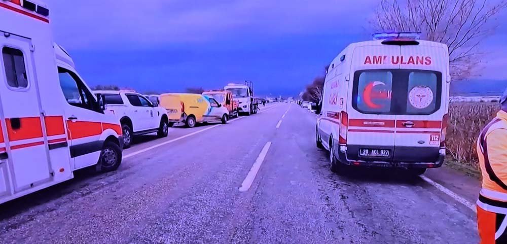 Traik kazası ambulans 112 Acil_20250218_182939 https://slategray-llama-803595.hostingersite.com/2025/04/01/ramazan-bayrami-ikinci-gunu-kaza-bilancosu-709-kazada-14-kisi-vefat/