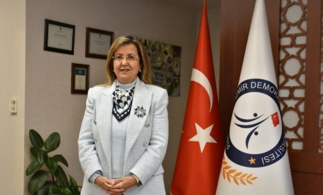 izmir demokrasi üniversitesi rektorüuuu 2025-02-23 at 21.14.22