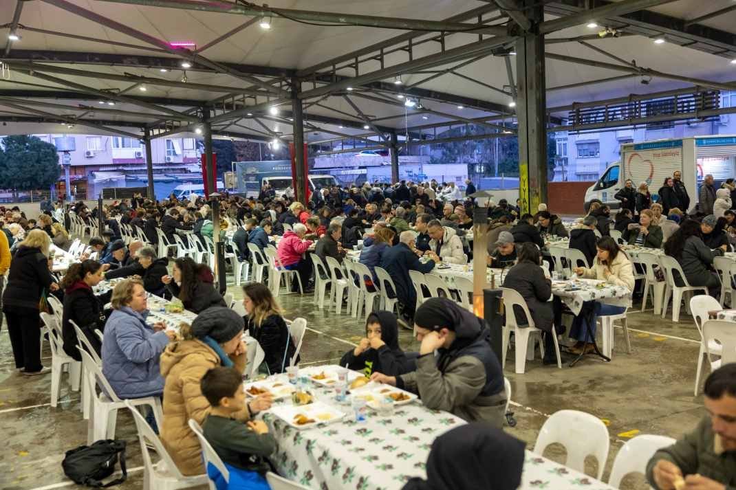 Konak’ta ilk iftar Başkan Mutlu’dan dayanışma vurgusu (6)