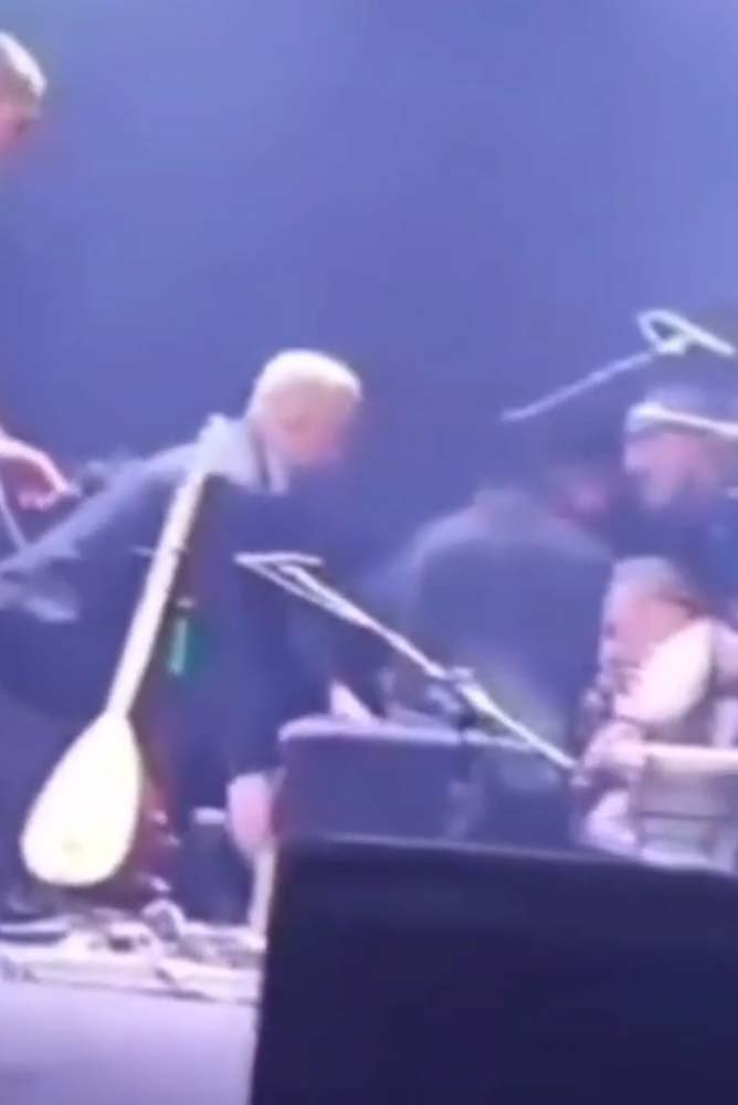 VOLKAN KONAK SAHNEDE VEFAT ETTİ