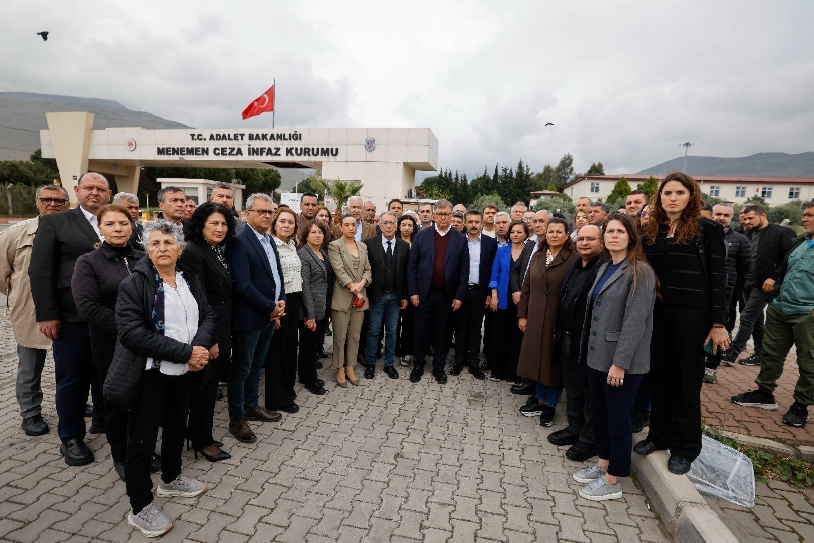 izbb belediye başkanlar menemen cezaevinde destek 02.04.2025_a04e5ad2-b12f-4130-80a5-2f76a6b07ead