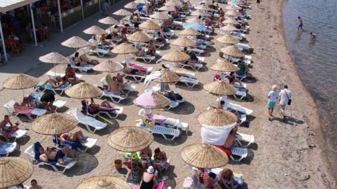 AYVALIK, MAVİ BAYRAKLI PLAJ SAYISIYLA BALIKESİR’İN ZİRVESİNDeE (1)