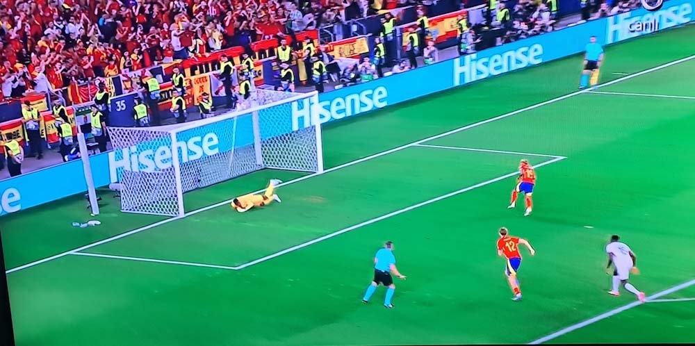 DÜNYA KUPASI İSPANYA: 5 FRANSA: 4DÜNYA UEFA kupasında İspanyol Milli FT ile Fransa Milli FT karşı karşıya geldi.